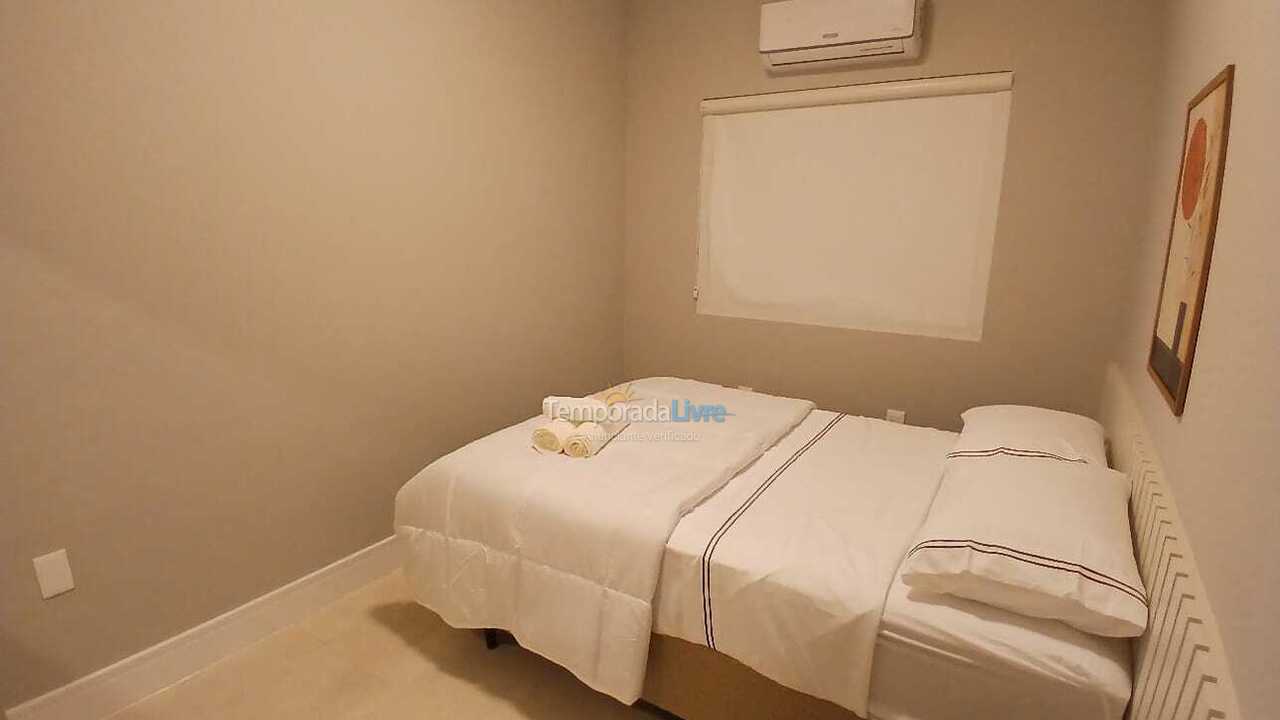 Apartamento para aluguel de temporada em Itapema (Meia Praia)