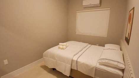 Quadra do mar, 3 quartos, finamente mobiliado.