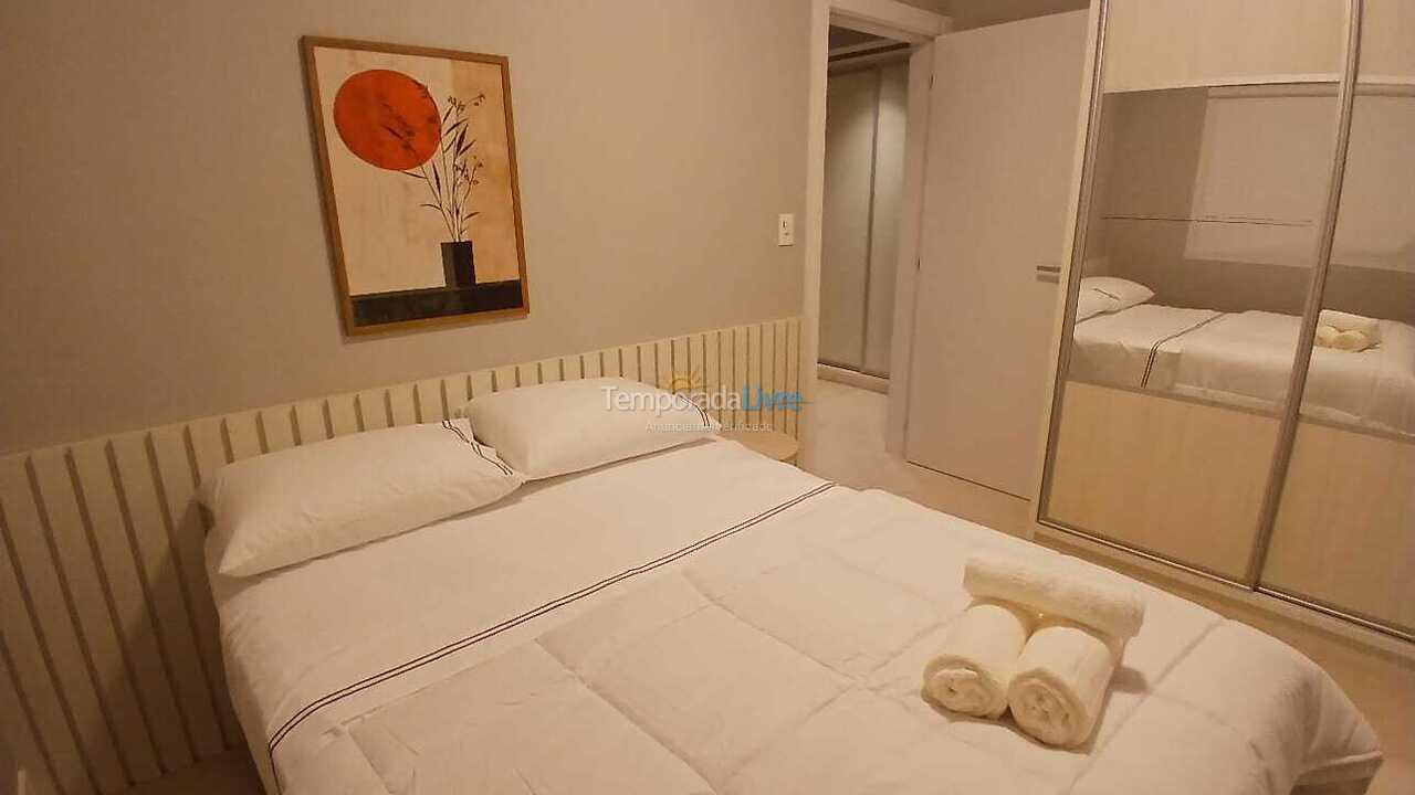 Apartamento para aluguel de temporada em Itapema (Meia Praia)