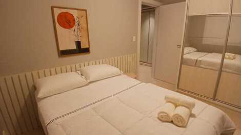 Quadra do mar, 3 quartos, finamente mobiliado.