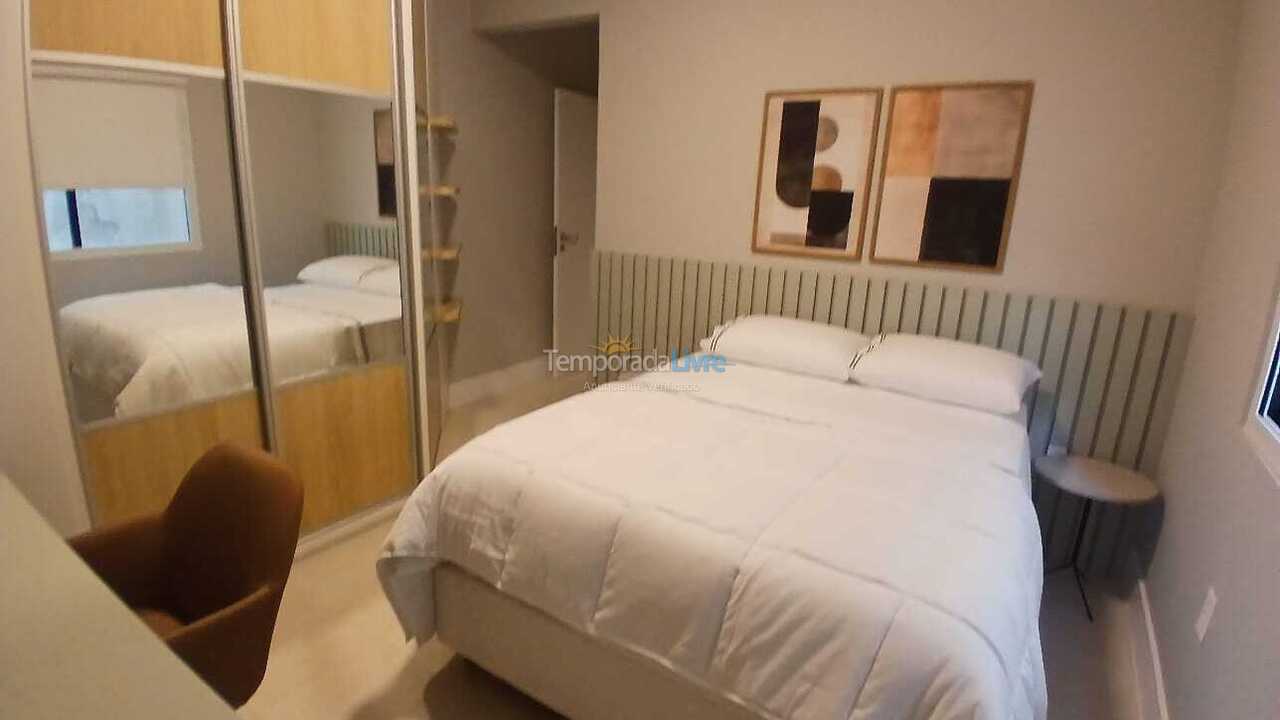 Apartamento para aluguel de temporada em Itapema (Meia Praia)