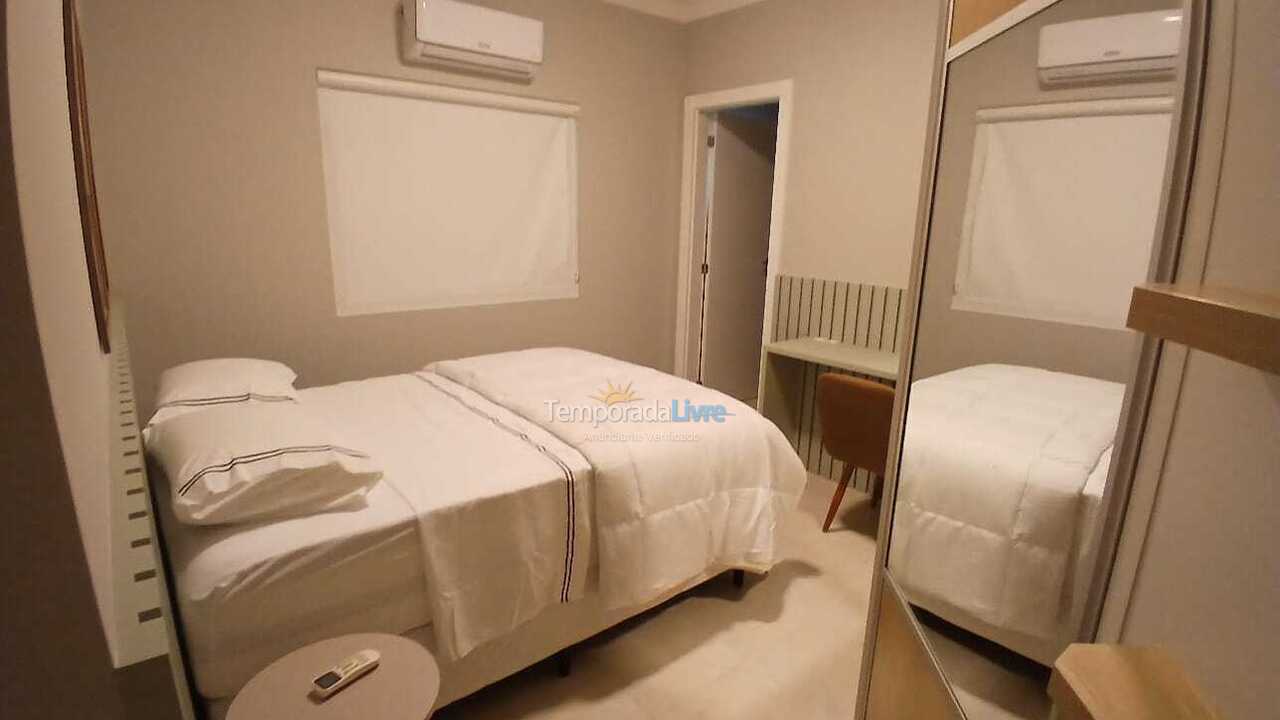 Apartamento para aluguel de temporada em Itapema (Meia Praia)