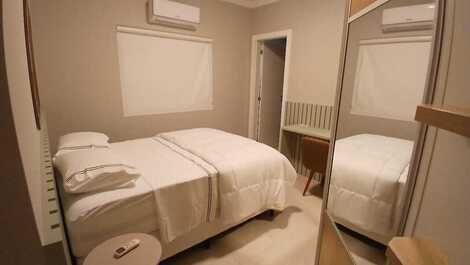 Quadra do mar, 3 quartos, finamente mobiliado.