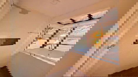 Refugio acogedor y privado frente al mar en la playa de Araçá.