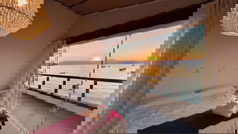 Refugio acogedor y privado frente al mar en la playa de Araçá.