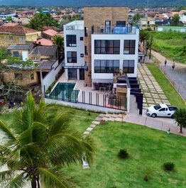 Pensión con piscina, sauna y desayuno.