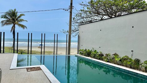 Pensión con piscina, sauna y desayuno.