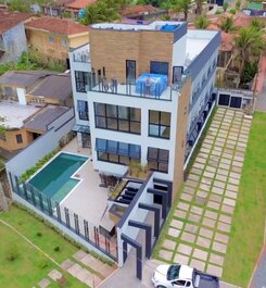 Pensión con piscina, sauna y desayuno.