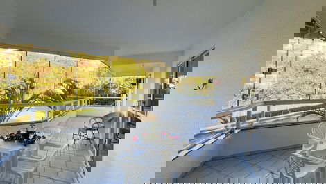 Spacious 3-bedroom apartment on Bombinhas Beach.