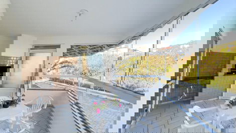 Spacious 3-bedroom apartment on Bombinhas Beach.