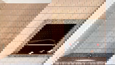 Spacious 3-bedroom apartment on Bombinhas Beach.