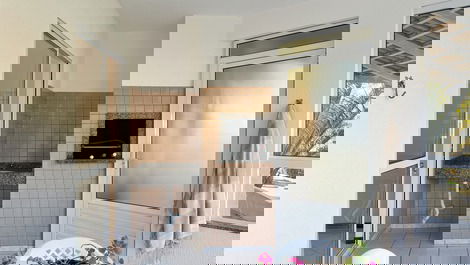 Spacious 3-bedroom apartment on Bombinhas Beach.