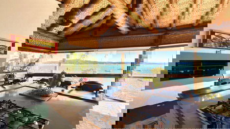 Casa a Beira in the center of Bombinhas with pool