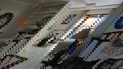 Cobertura lateral para o mar 4 quartos sendo 2 suítes