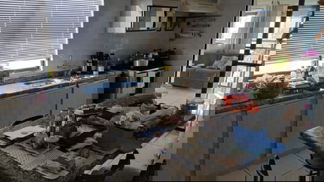 Cobertura lateral para o mar 4 quartos sendo 2 suítes