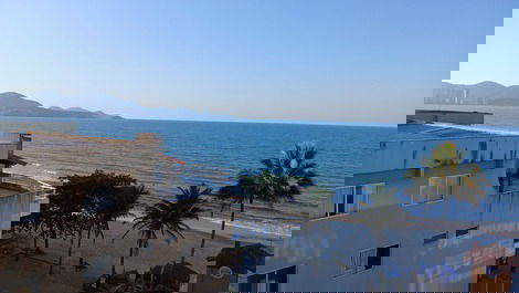 Cobertura lateral para o mar 4 quartos sendo 2 suítes