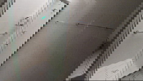 Cobertura lateral para o mar 4 quartos sendo 2 suítes