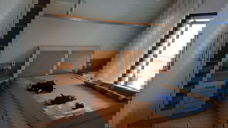 Cobertura lateral para o mar 4 quartos sendo 2 suítes