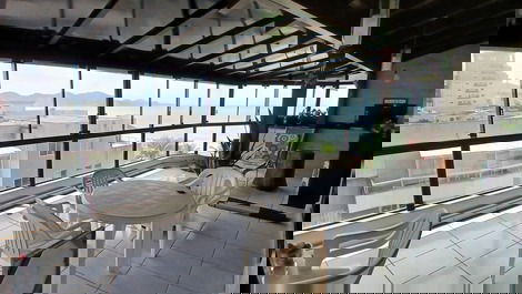 Cobertura lateral para o mar 4 quartos sendo 2 suítes