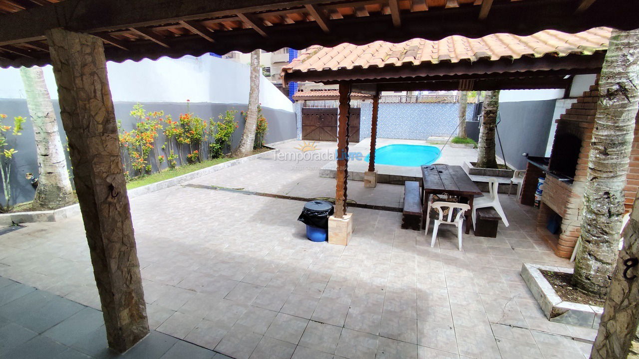 Casa para aluguel de temporada em Praia Grande (Aviação)