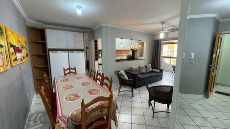 Apartamento aconchegante com 03 dormitórios no Centro de Bombinhas!