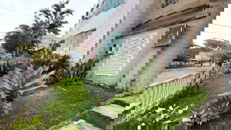 Apartamento com 2 dormitórios Rua Pirajica na praia de Bombinhas