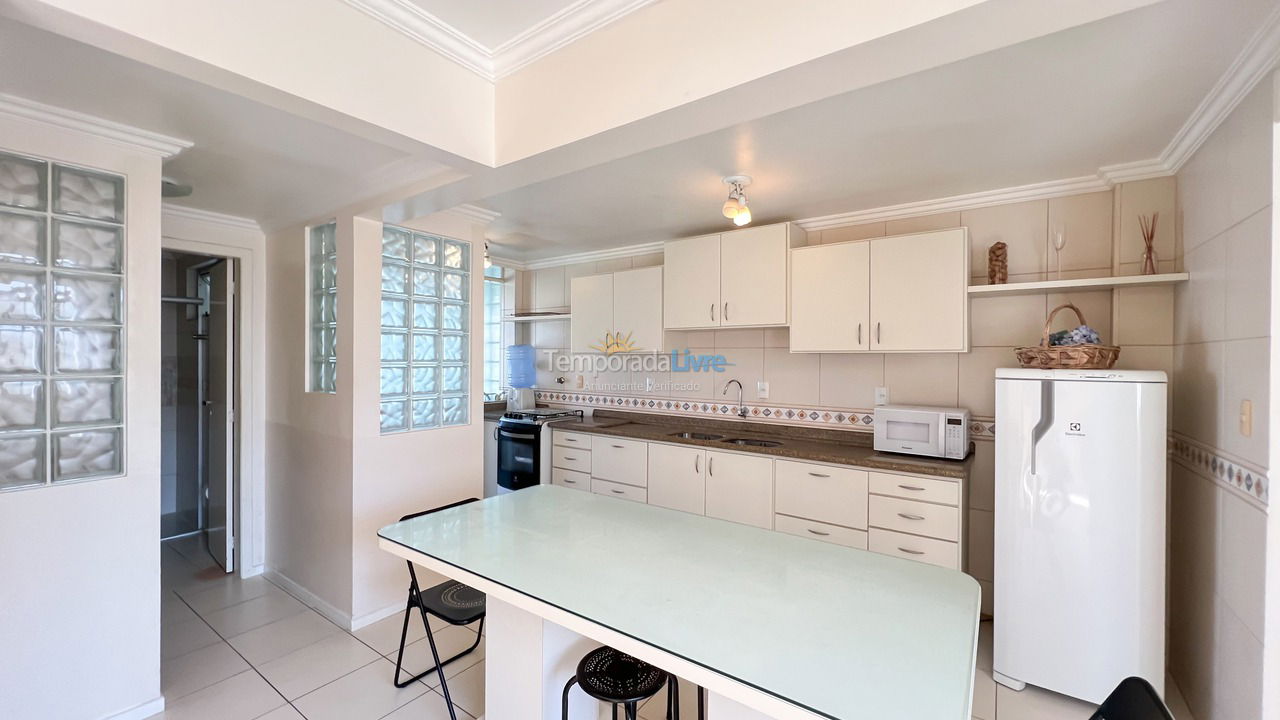 Apartamento para aluguel de temporada em Bombinhas (Centro de Bombinhas)