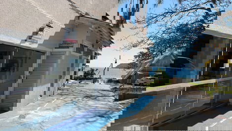 Apartamento com 1 dormitório na quadra do mar Edifício Camila