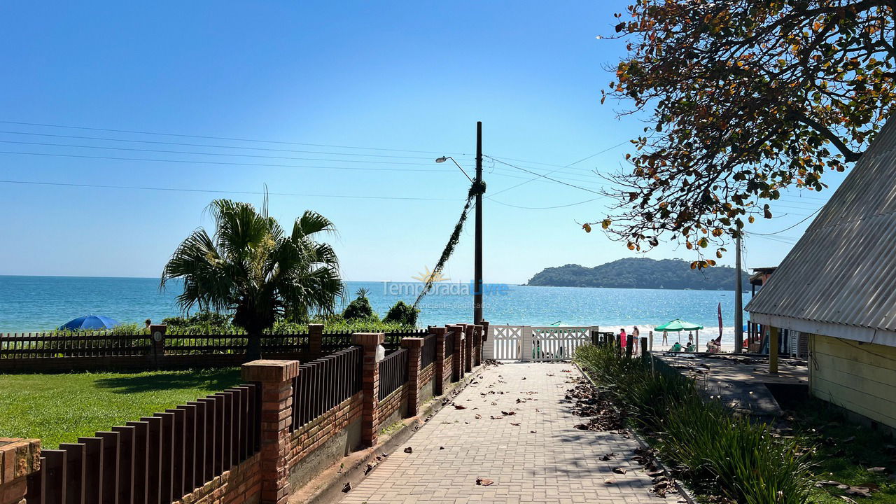 Apartamento para aluguel de temporada em Bombinhas (Centro de Bombinhas)