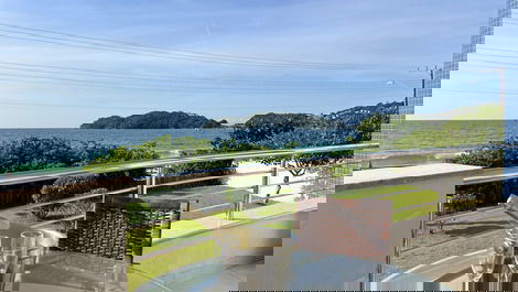 Apartamento de 3 habitaciones frente al mar en la playa de Bombinhas.