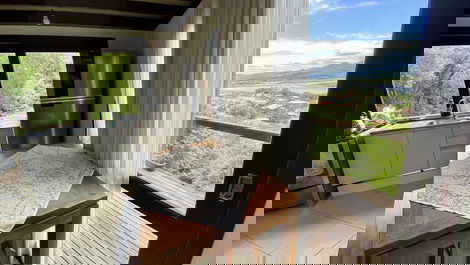 Casa con increíbles vistas al mar y a la laguna en Praia da Ferrugem, SC