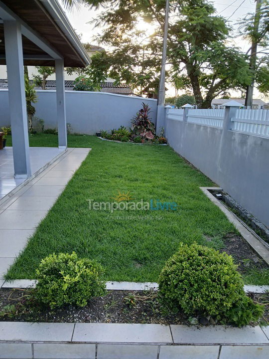 Casa para alquiler de vacaciones em Guaratuba (Cohapar)