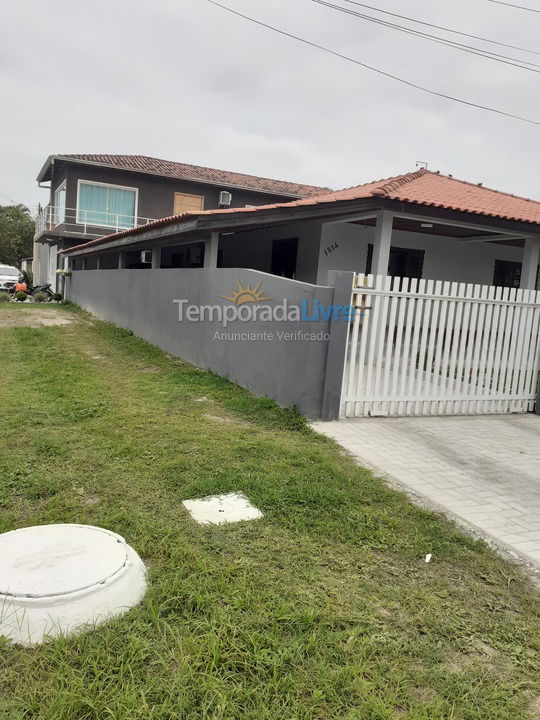 Casa para alquiler de vacaciones em Guaratuba (Cohapar)