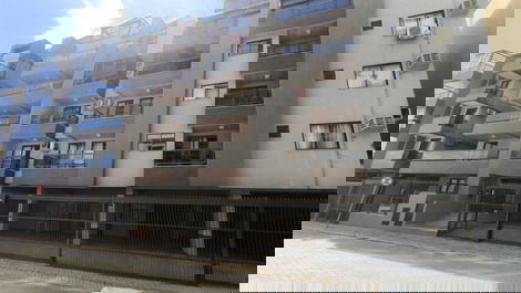 3 dormitórios com ar, quadra mar Meia Praia