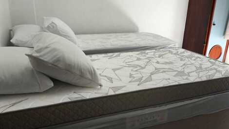 3 dormitórios com ar, quadra mar Meia Praia