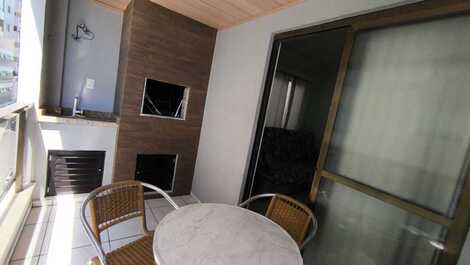 3 dormitórios com ar, quadra mar Meia Praia