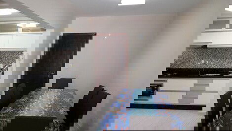 Apartamento 02 dormitorios (suite) a 100 metros do mar