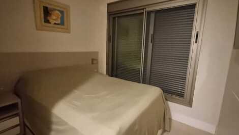 Apartamento com 3 suítes, 2 vagas, 200m do mar de Jurerê