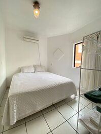 Apartamento uma quadra do mar