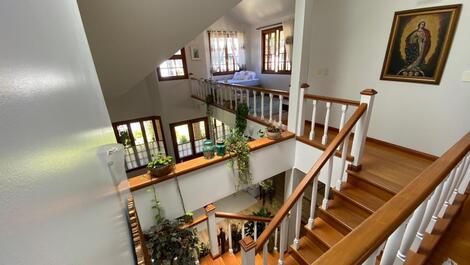 Casa 4 quartos, 4 banheiros e churrasqueira, em Jurerê