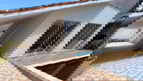 FOOT IN THE SAND HOUSE WITH SWIMMING POOL 10 m from GUARUJÁ COVE