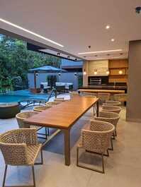 Casa moderna recém-inaugurada, 6 suítes e lazer completo na Riviera