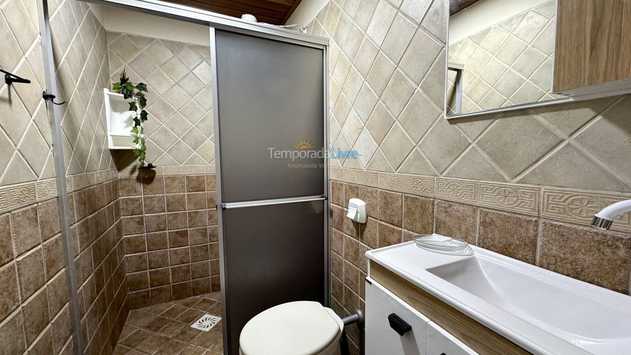 Casa para aluguel de temporada em Bombinhas (Praia de Bombas)