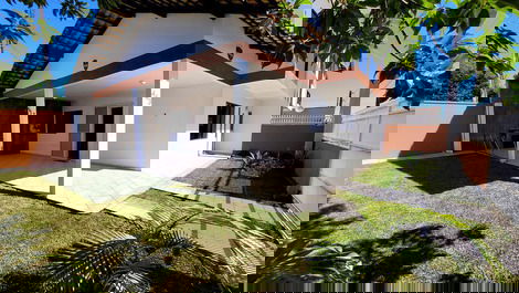 Two-story house in Praia Grande - sleeps 8 - 450m from the sea