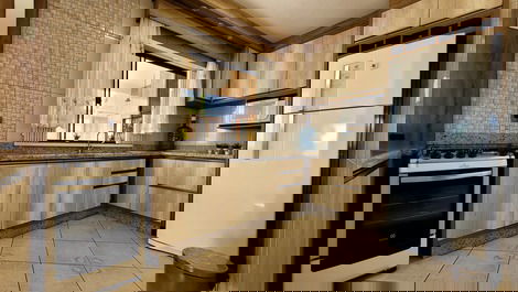 Two-story house in Praia Grande - sleeps 8 - 450m from the sea