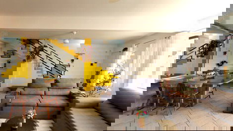 Two-story house in Praia Grande - sleeps 8 - 450m from the sea