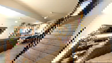 Two-story house in Praia Grande - sleeps 8 - 450m from the sea