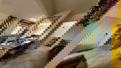 Two-story house in Praia Grande - sleeps 8 - 450m from the sea