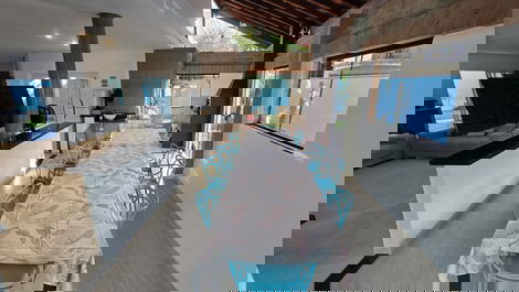 Acogedor, moderno, luminoso, con una hermosa piscina, 5 baños, a 100 metros de la playa.