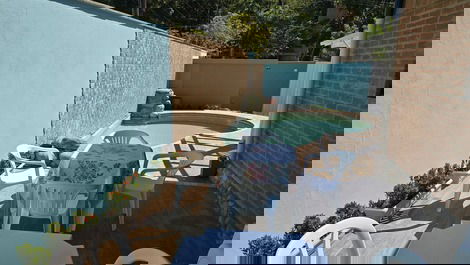 Acogedor, moderno, luminoso, con una hermosa piscina, 5 baños, a 100 metros de la playa.